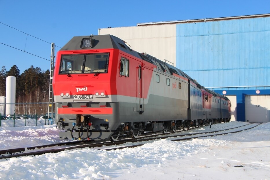 Завод «Уральские локомотивы» передал РЖД первую в 2019 году партию электровозов