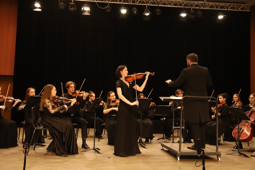БФ «Синара» вручил денежные сертификаты победителям IX Демидовского Международного Юношеского Конкурса скрипачей