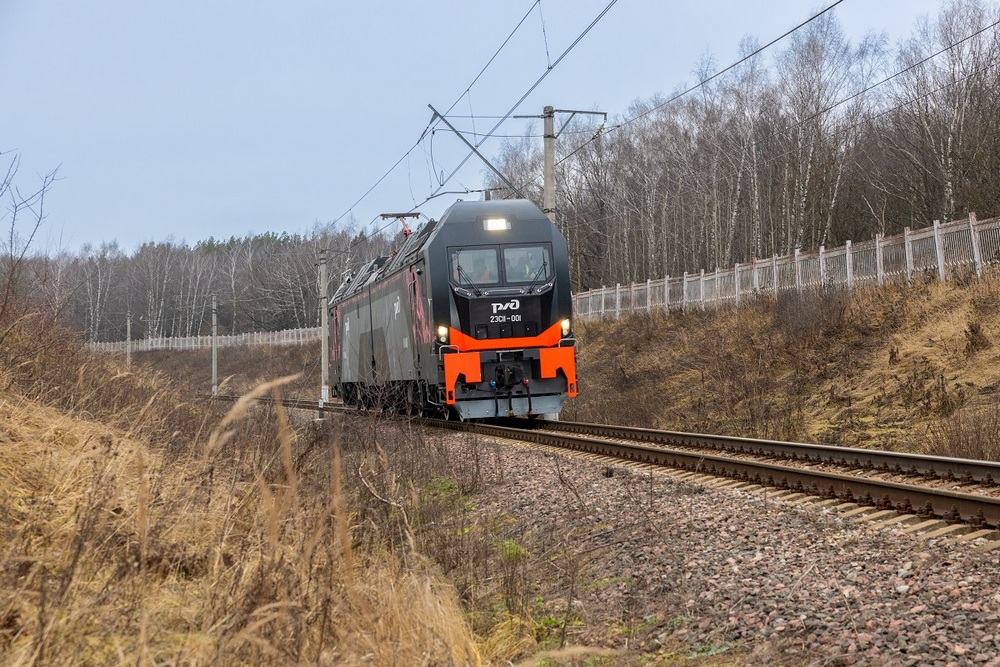 Электровоз 2ЭС11 «Орлец» проходит испытания