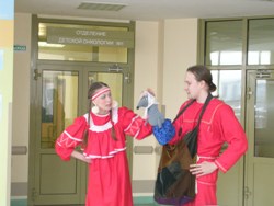 Детям - сиротам показали кукольный спектакль