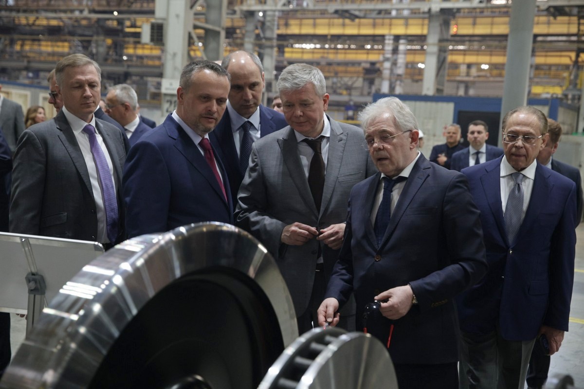 Министр транспорта РФ оценил ход производства первого отечественного высокоскоростного поезда