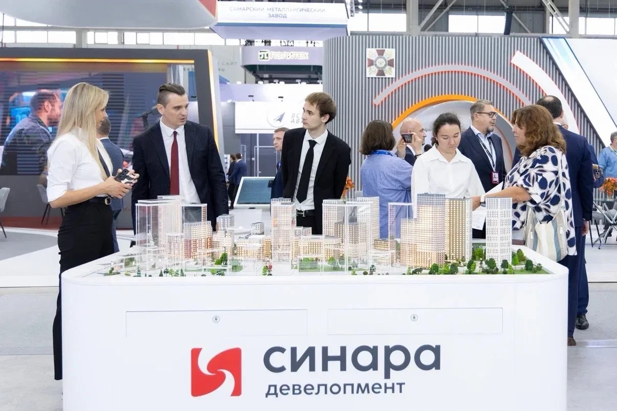 «Синара-Девелопмент» впервые представила на ИННОПРОМ-2026 макет жилого квартала «Тихий центр»