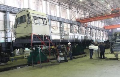 На Людиновском тепловозостроительном заводе приступили к производству нового газотепловоза ТЭМГ1
