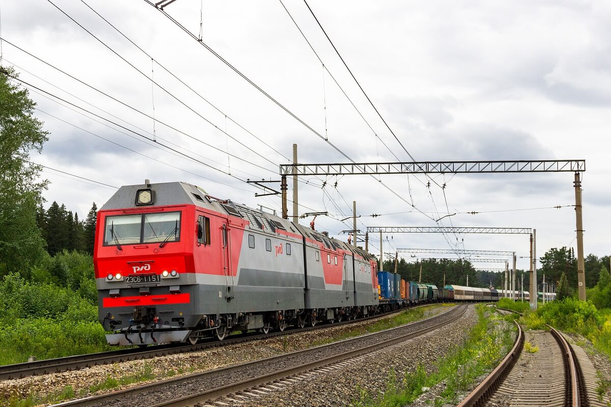 «Уральские локомотивы» получили сертификат соответствия на трех- и четырехсекционные электровозы «Синара»