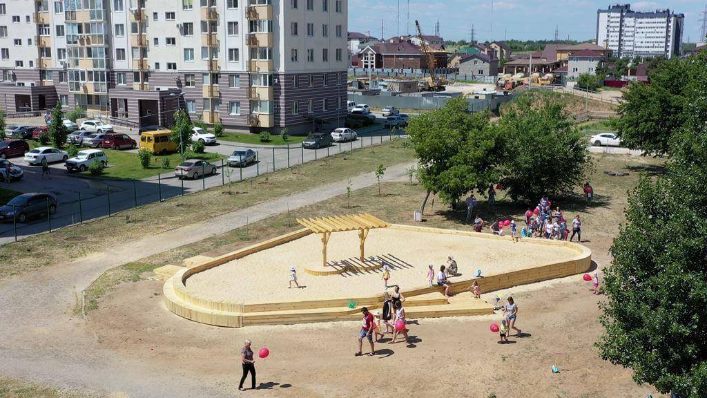 Компания «Синара-Девелопмент» организовала в жилом районе «Новый свет» самую большую песочницу в Волгограде