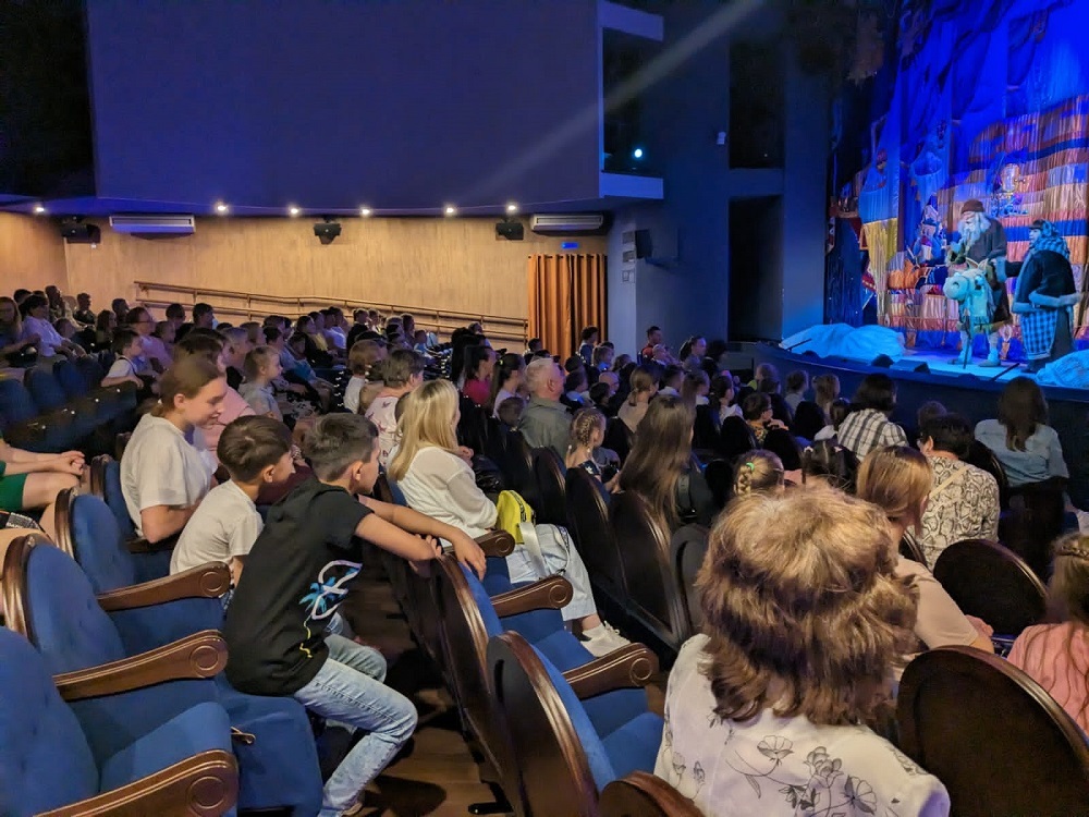 БФ «Синара» организовал благотворительный спектакль для детей