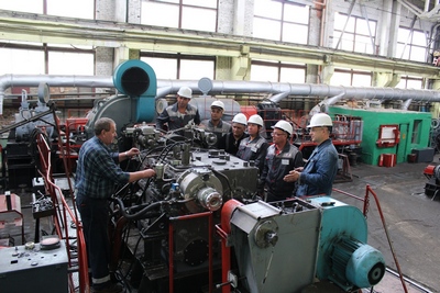 Кубинские железнодорожники прошли курс обучения на Людиновском тепловозостроительном заводе