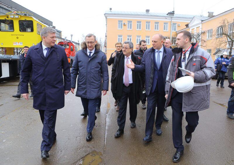 Посол Швейцарии и глава Калужской области посетили завод «Калугапутьмаш»