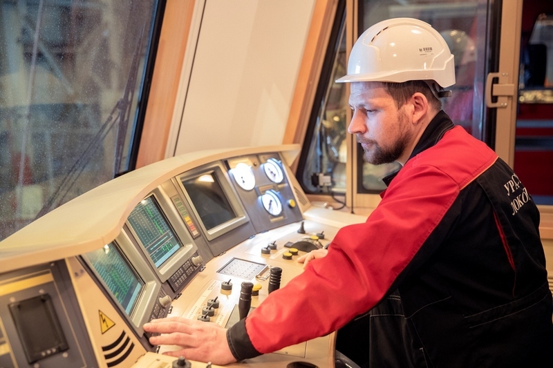 Завод «Уральские локомотивы» обучает специалистов РЖД на электровозах 2ЭС7