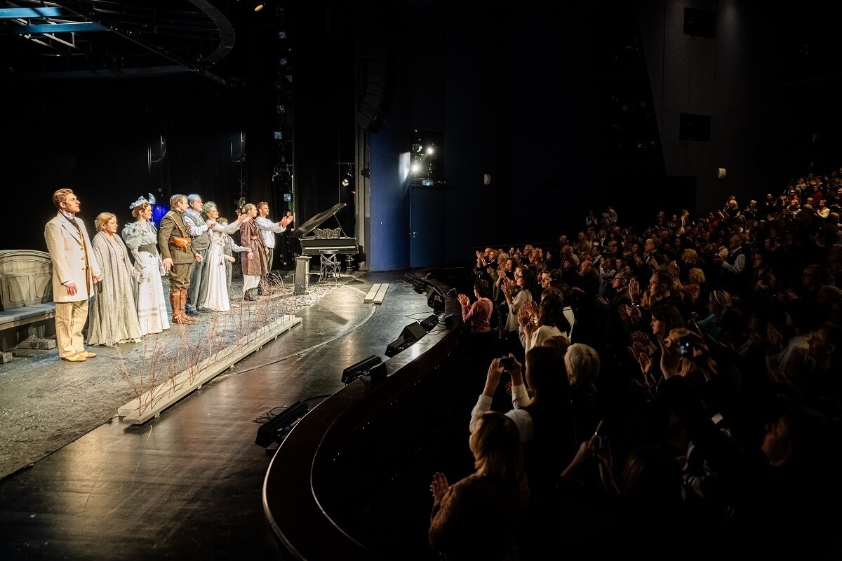 Группа Синара поддержала благотворительные гастроли Театра Наций в Екатеринбурге