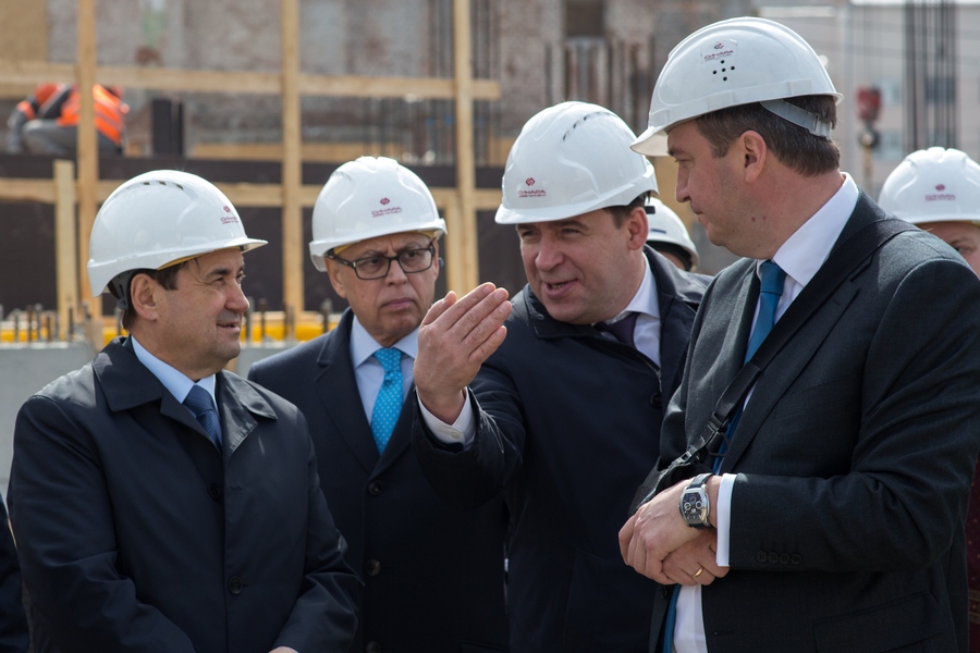 Помощник президента РФ Игорь Левитин посетил строительную площадку Центрального стадиона Екатеринбурга